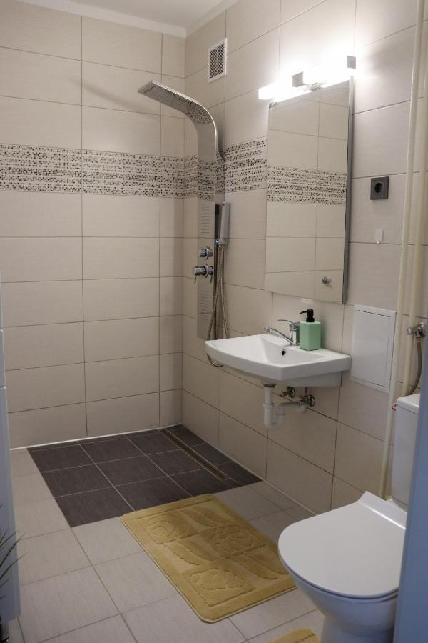 Krisztina Apartman Lägenhet Salgótarján Exteriör bild