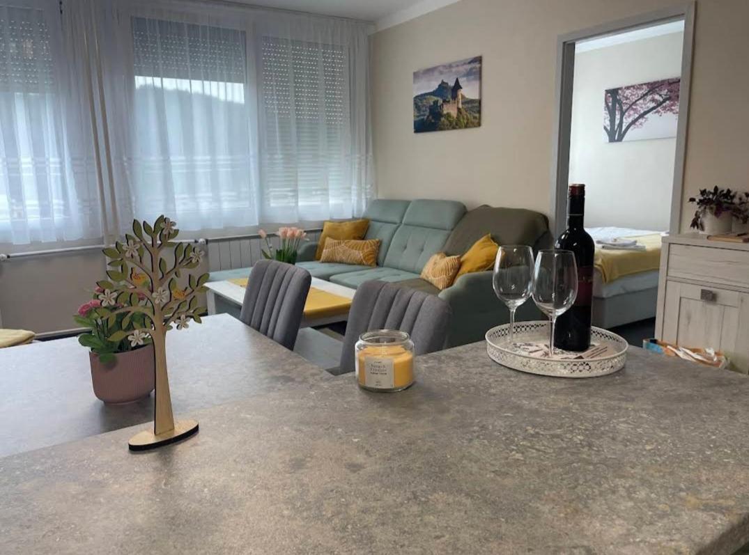Krisztina Apartman Lägenhet Salgótarján Exteriör bild