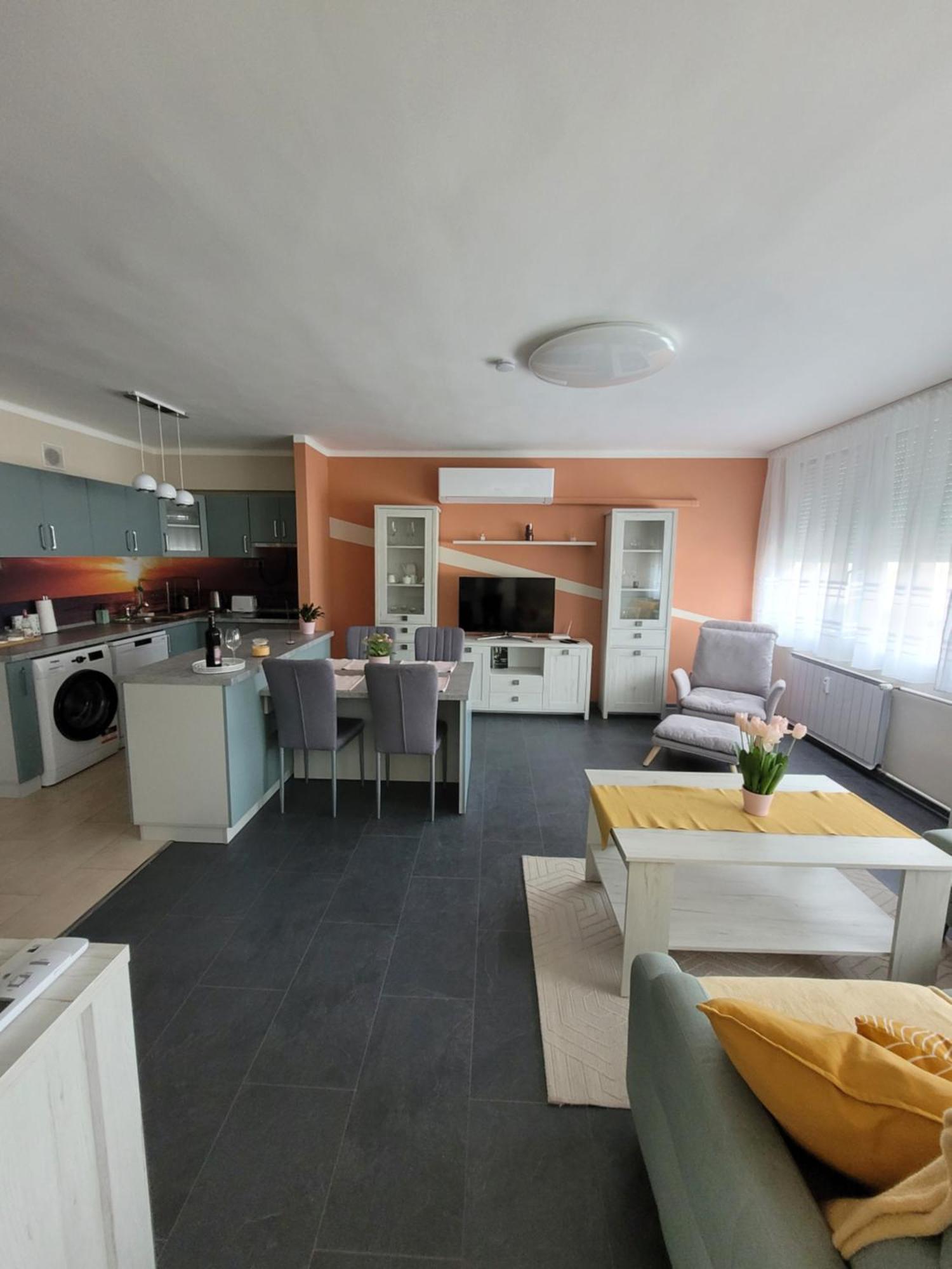 Krisztina Apartman Lägenhet Salgótarján Exteriör bild